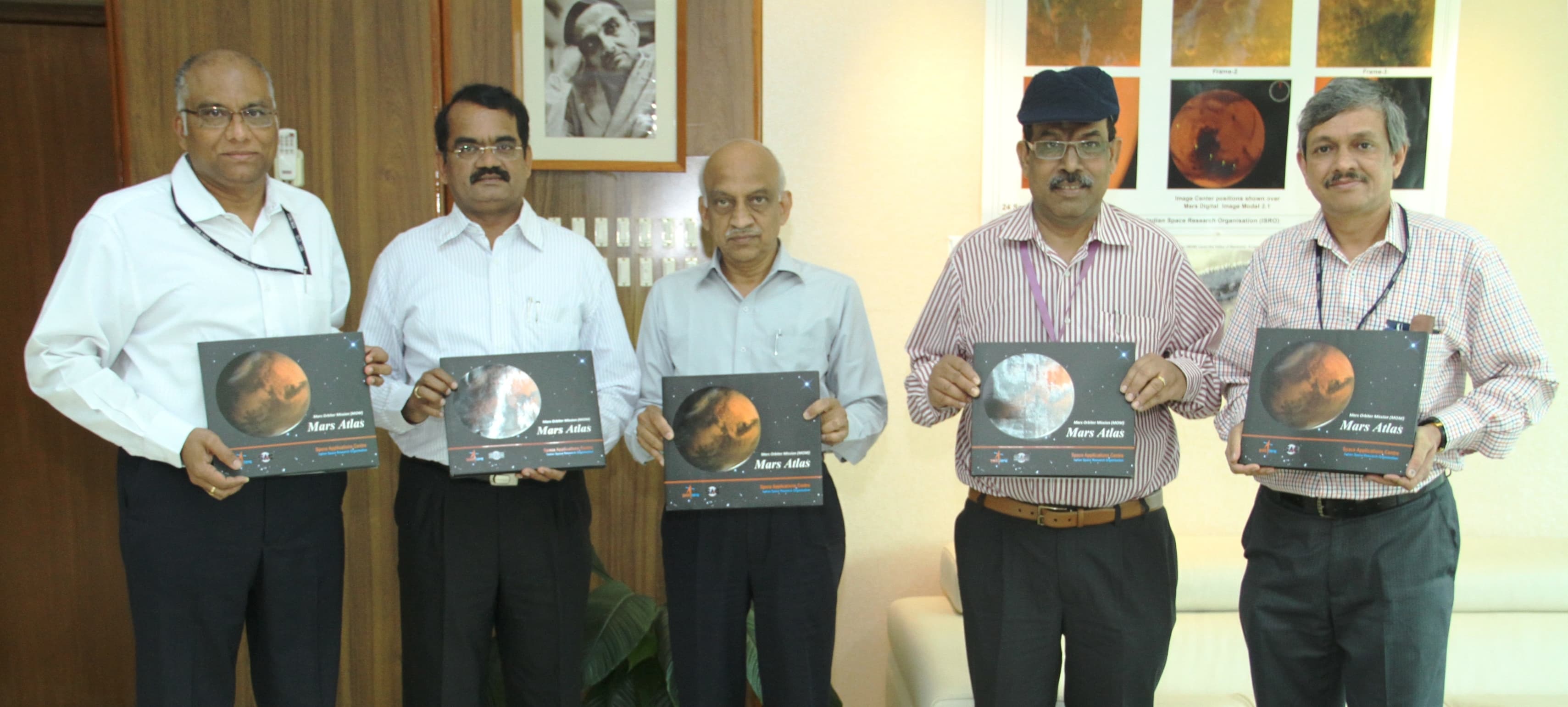 Shri A S Kiran Kumar, Chairman ISRO (centre) releasing the Mars Atlas with Dr. Y V N Krishnamoorthy, Scientific Secretary ISRO (left); Dr. Annadurai M, Director ISRO Satellite Centre, Shri Tapan Misra, Director Space Application Centre ISRO, Shri Deviprasad Karnik, Director Public Relations Unit ISRO